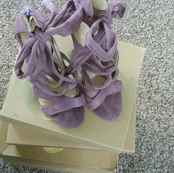 Heels - Picture 3 of 3